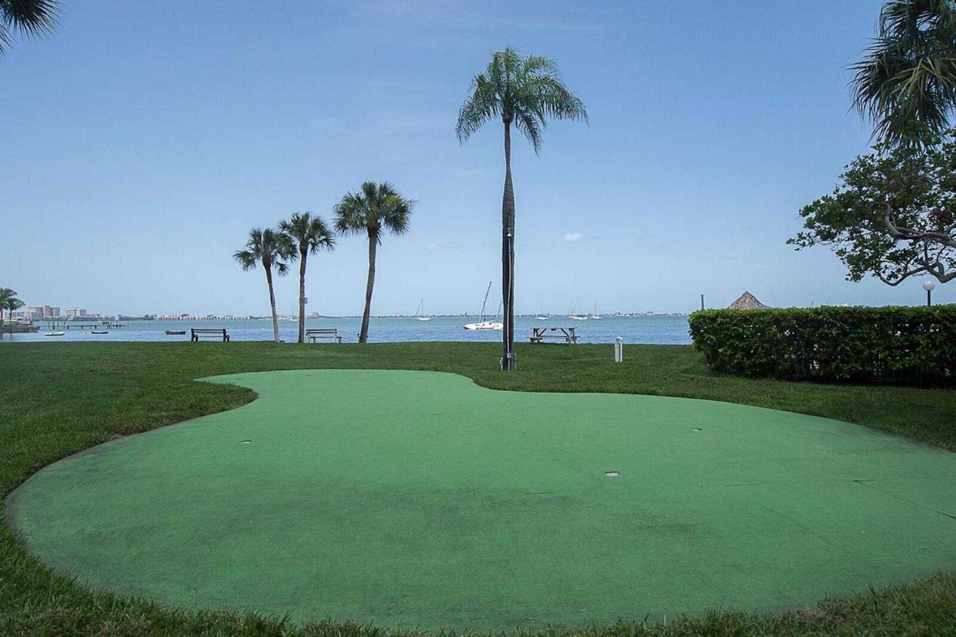 Affordable Two Bedroom Tropical Condo - Private Beach, Pools, Hot Tub Sint-Petersburg Buitenkant foto