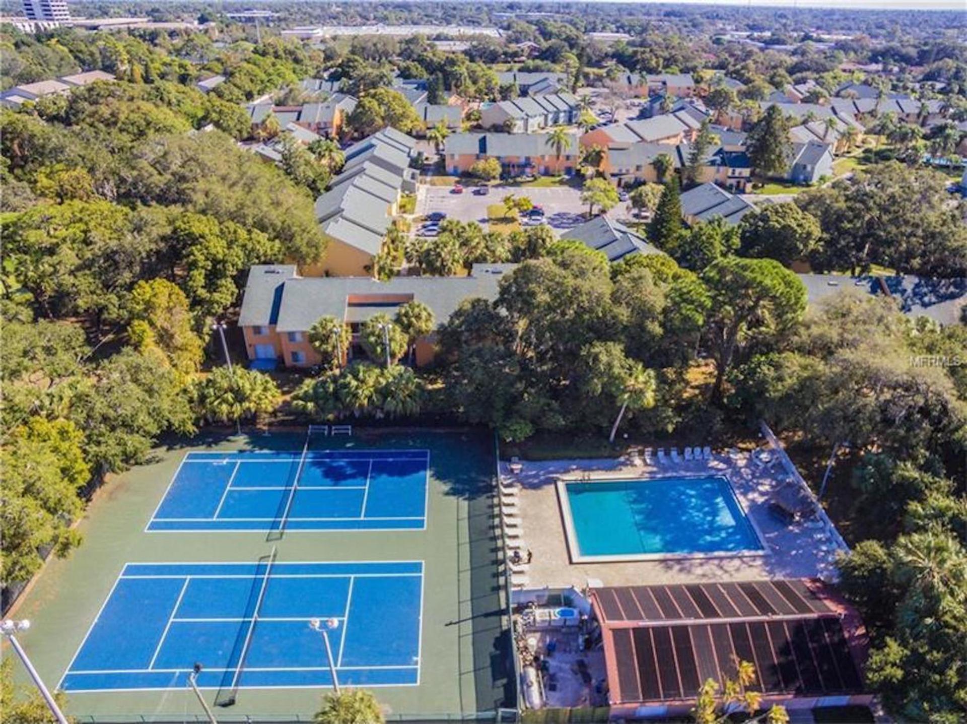 Affordable Two Bedroom Tropical Condo - Private Beach, Pools, Hot Tub Sint-Petersburg Buitenkant foto