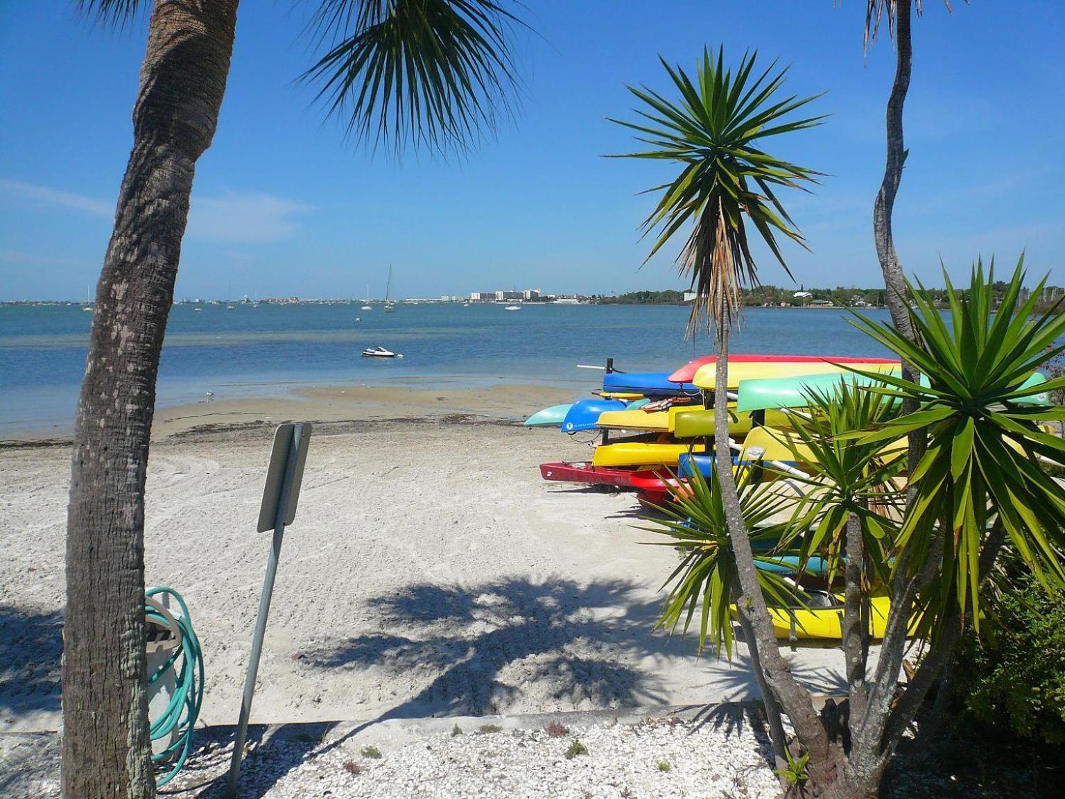 Affordable Two Bedroom Tropical Condo - Private Beach, Pools, Hot Tub Sint-Petersburg Buitenkant foto