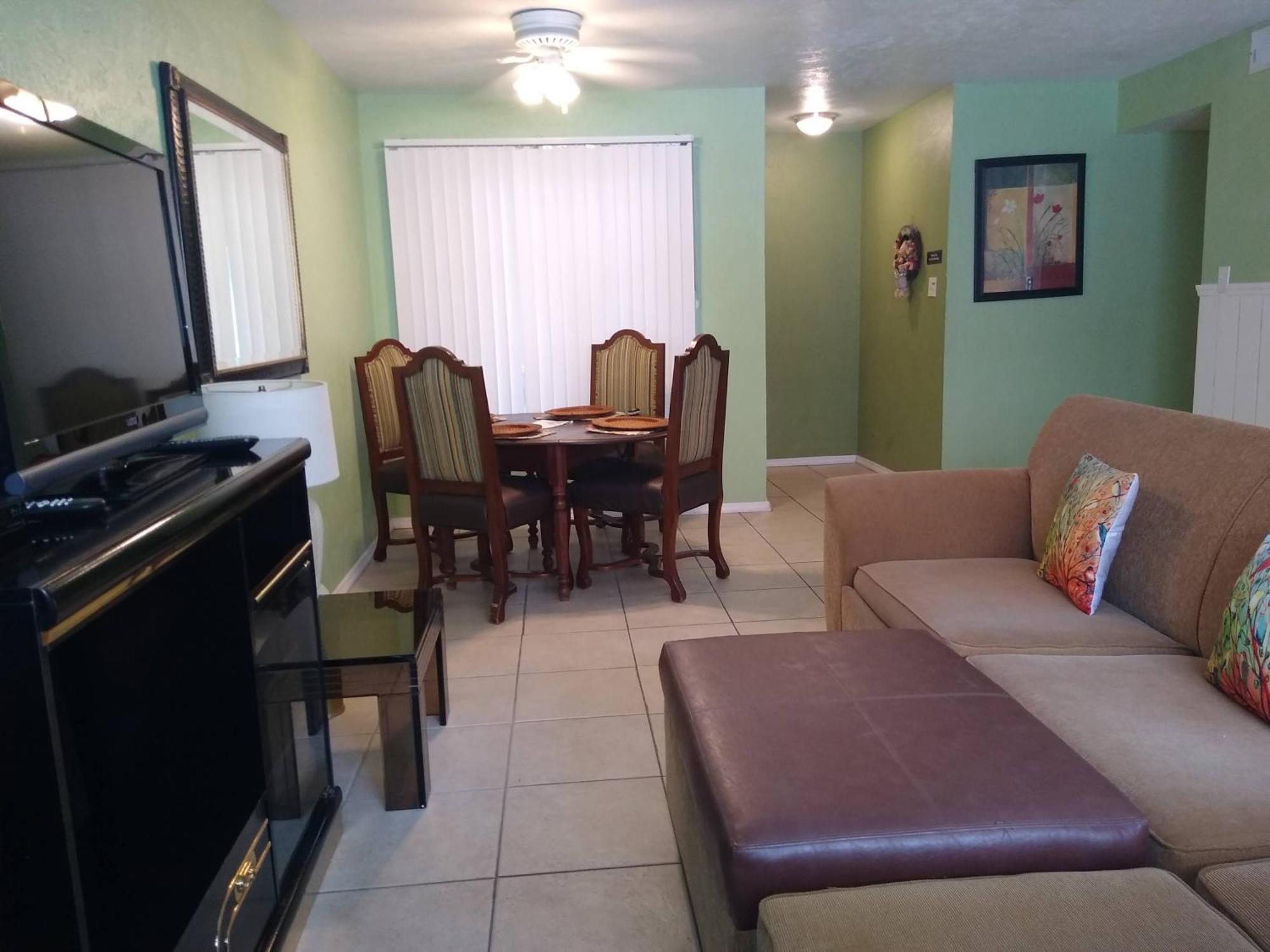Affordable Two Bedroom Tropical Condo - Private Beach, Pools, Hot Tub Sint-Petersburg Buitenkant foto