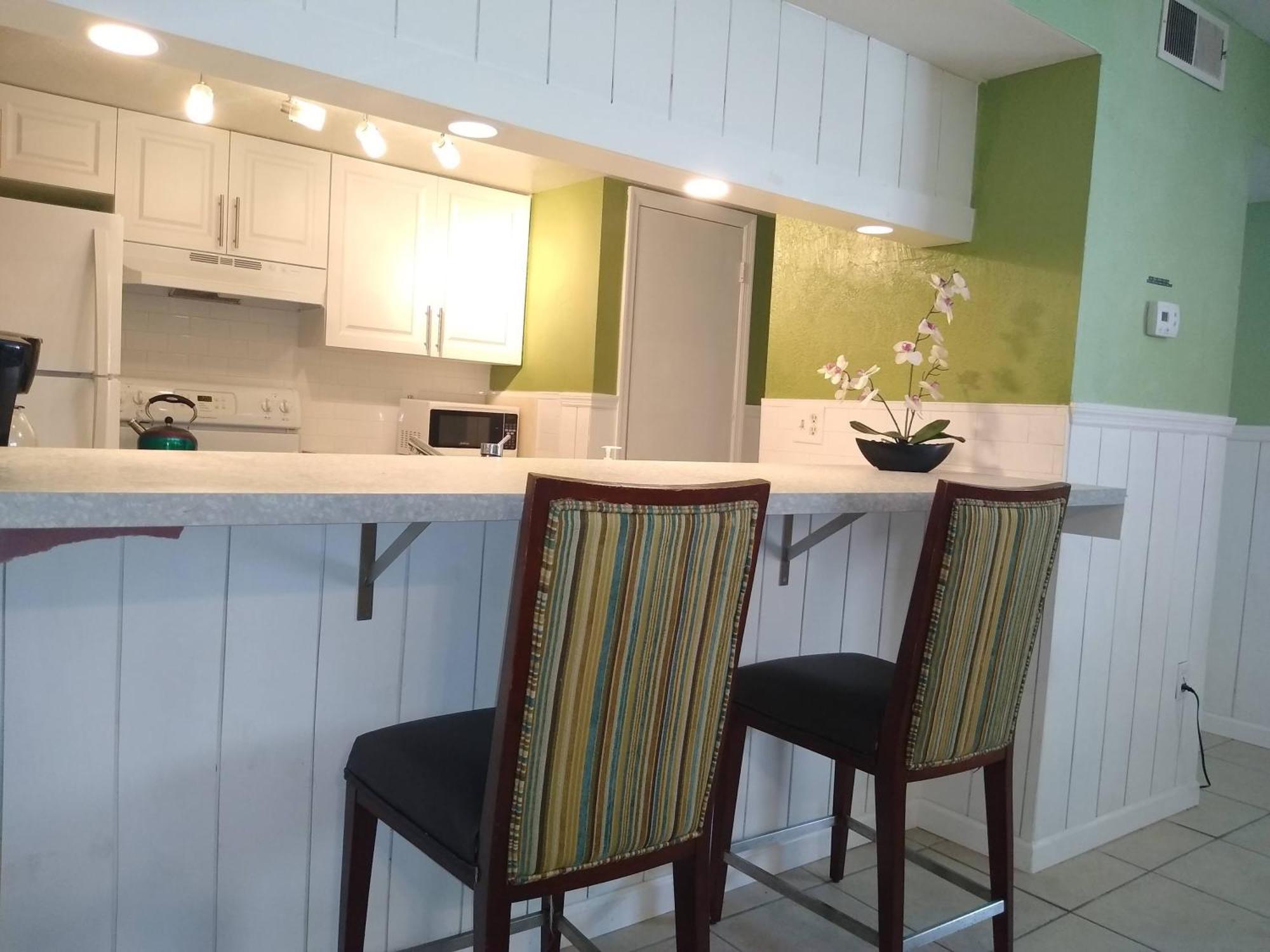 Affordable Two Bedroom Tropical Condo - Private Beach, Pools, Hot Tub Sint-Petersburg Buitenkant foto