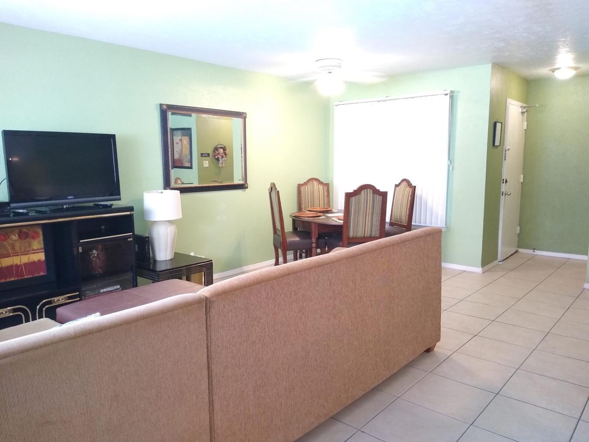 Affordable Two Bedroom Tropical Condo - Private Beach, Pools, Hot Tub Sint-Petersburg Buitenkant foto